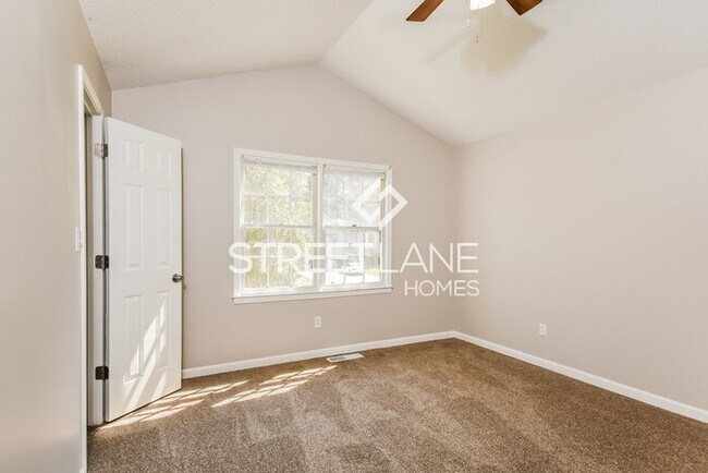 Building Photo - NOW OFFERING FIRST FULL MONTH FREE!