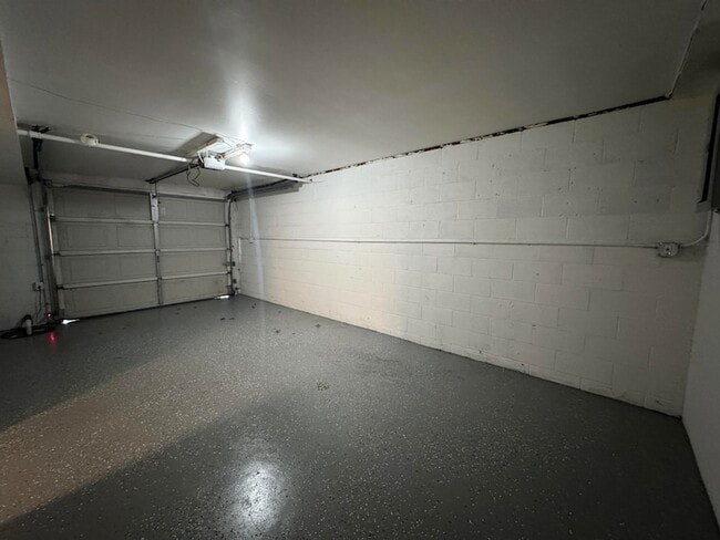 Building Photo - 541 W 67th Ln