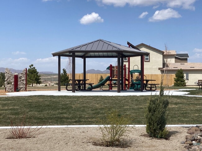 Building Photo - 8967 Quail Fls Dr