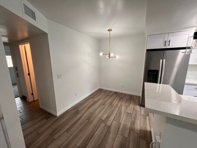 Building Photo - M76 - Rego