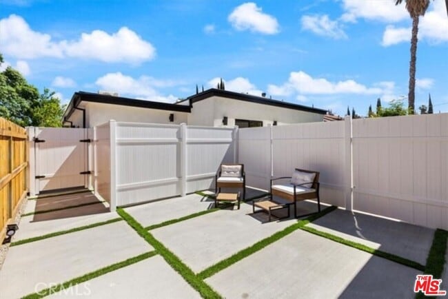 Building Photo - 22450 Dolorosa St