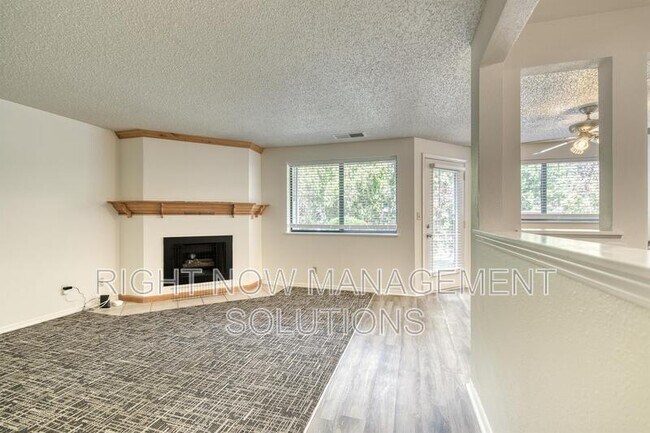 Building Photo - 3713 S Gekeler Ln