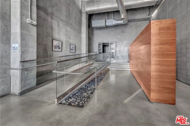 Building Photo - 510 S Hewitt St