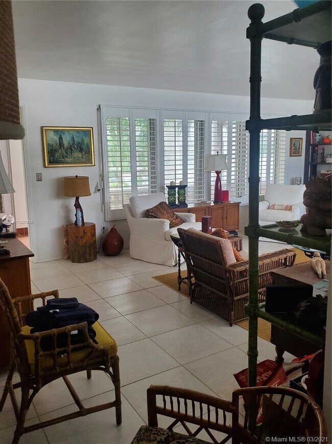 Building Photo - 10170 Collins Ave