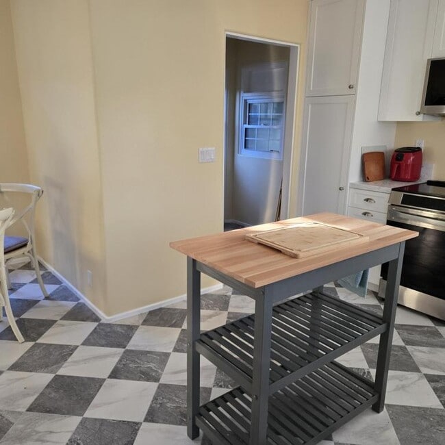 Building Photo - 901 A Ave