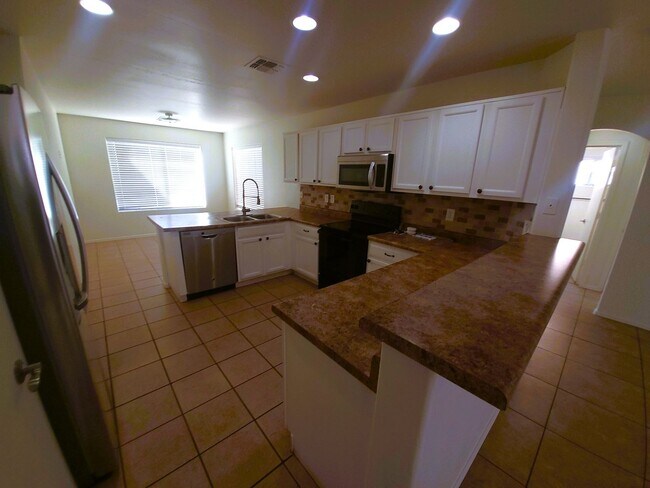 Building Photo - Spacious 3BR Phx Home for Rent!