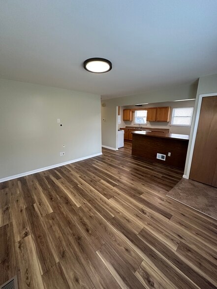 Building Photo - 32105 Knapp Ave