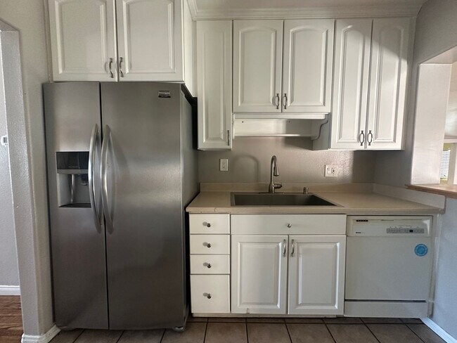 Building Photo - Beautiful 3-Bedroom + Bonus Sunroom Home for Rent – Norwalk, CA