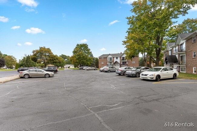 Building Photo - 630 56th St SE