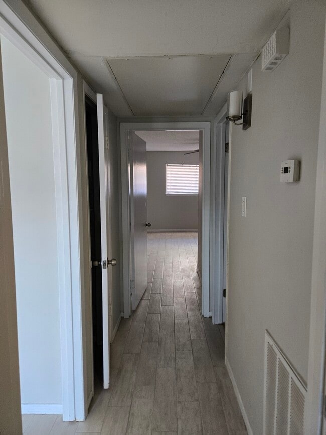 Building Photo - 81 E Tri Oaks Ln