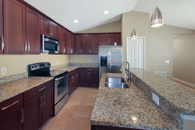 Building Photo - 12476 Shimmering Oak Cir