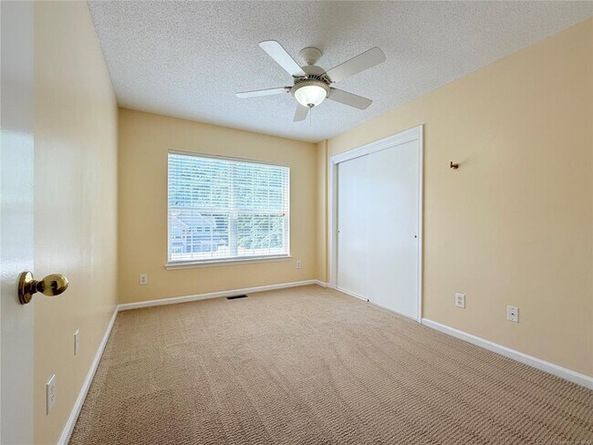 Building Photo - 708 Settlement Dr