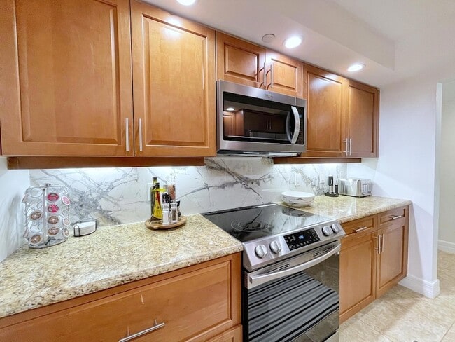 Building Photo - 3000 N Ocean Dr