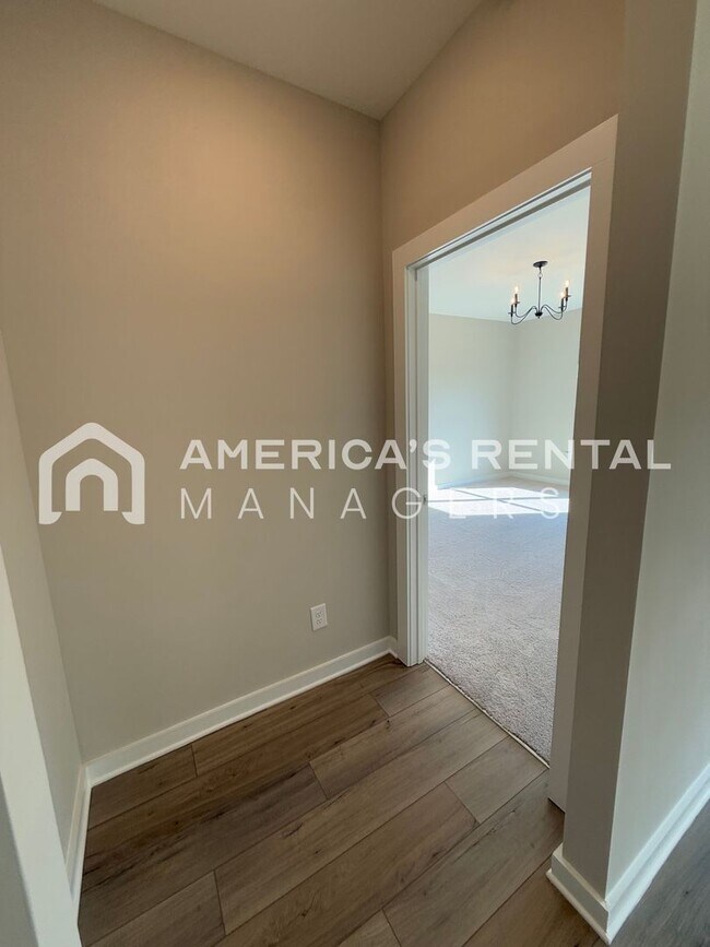 Building Photo - DEPOSIT PENDING! Home for rent in Riverside! Available to View Now!