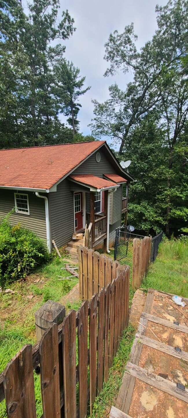Building Photo - 225 Clyde Barrett Rd