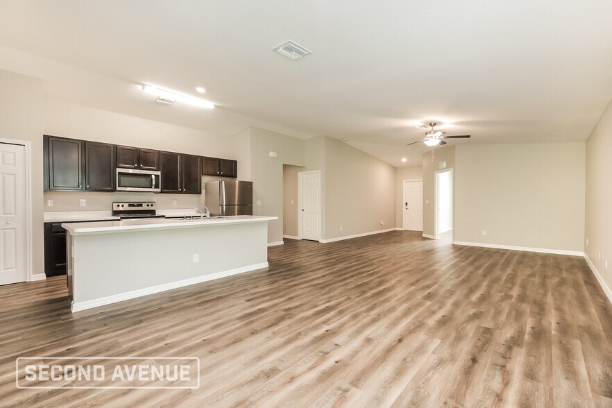 Building Photo - 494 Hoffer St