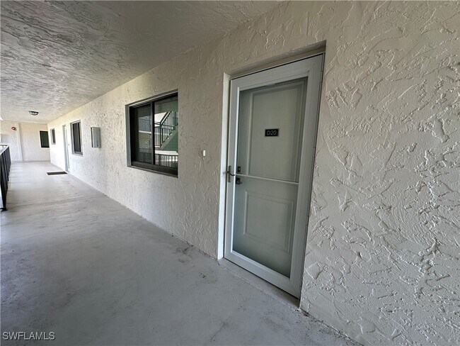 Building Photo - 788 Park Shore Dr
