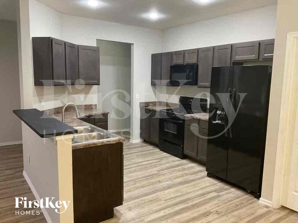 Building Photo - 1885 Bradford Pl