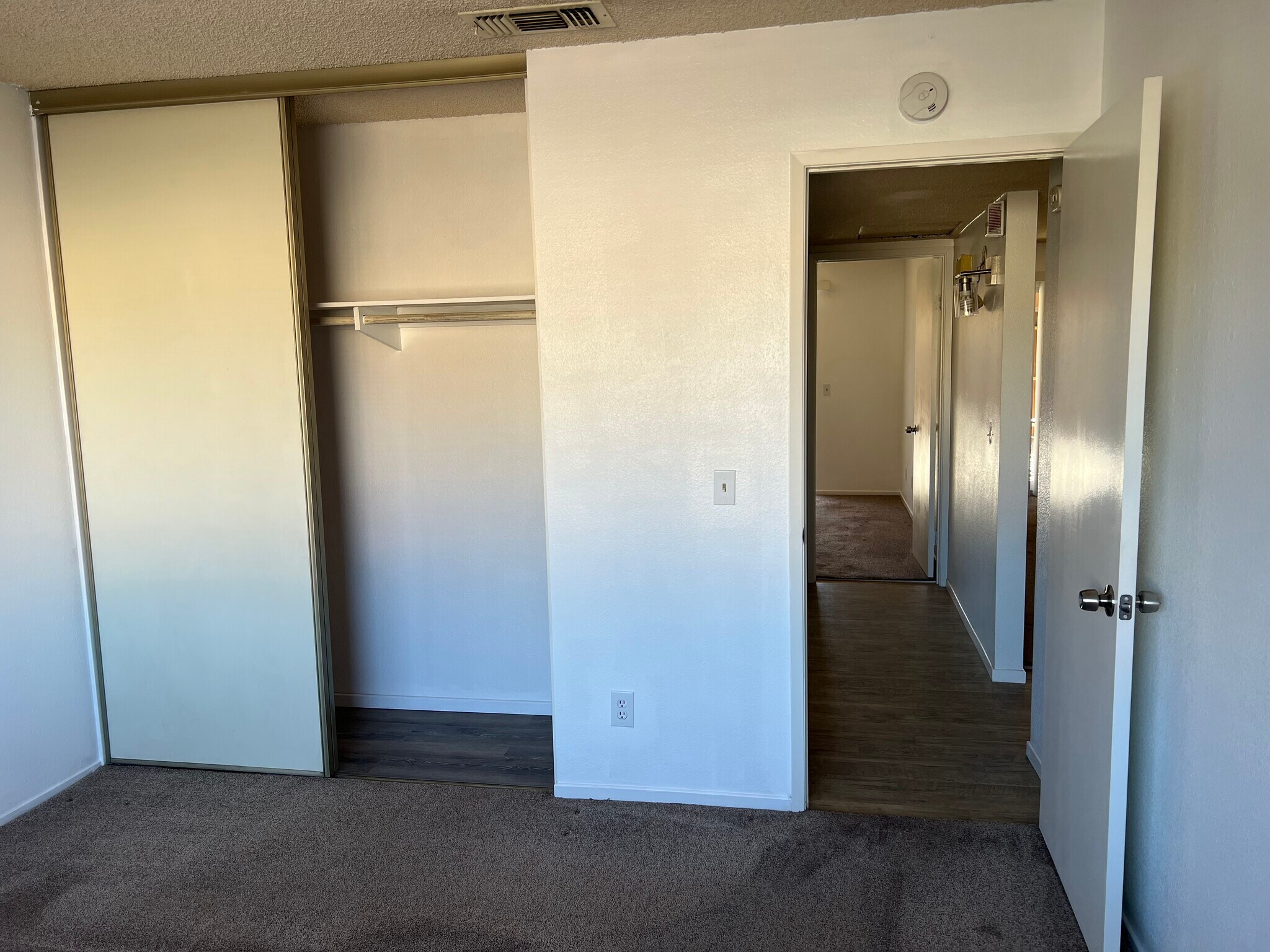 Building Photo - 1931 Nuevo St