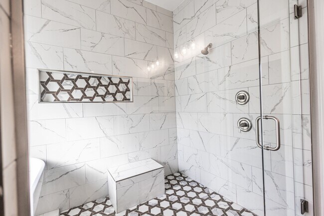 Building Photo - 14852 Mike a Mendoza Ave