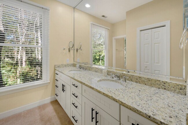 Building Photo - 125 Brandon Way