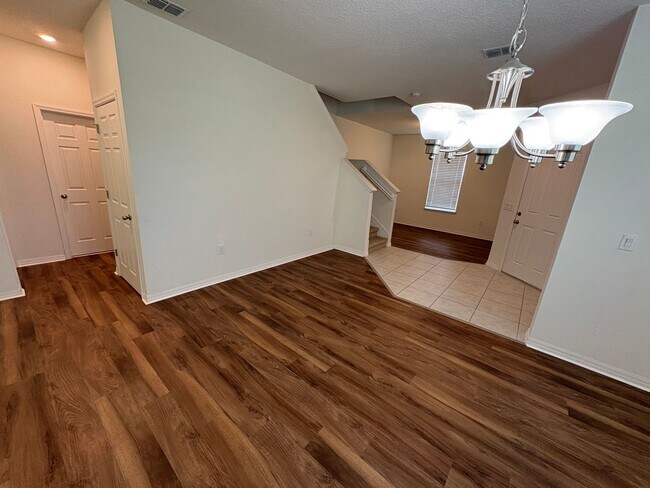 Building Photo - 5 bedroom 3.5 Bath House on Oakland Trails, Easy Turnpike Access No Rear Neighbors