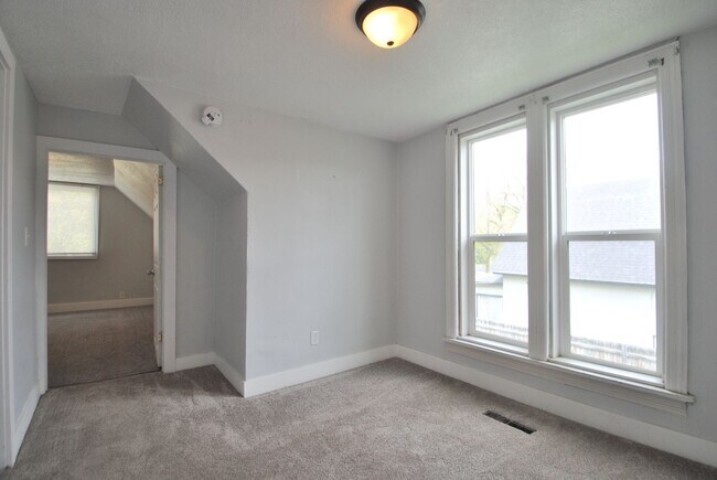 Building Photo - 24 S 300 E