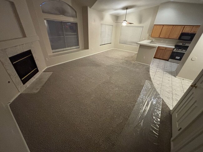 Building Photo - 2 Bed/ 2 Bath upstairs Condo in Guard Gated Painted Desert