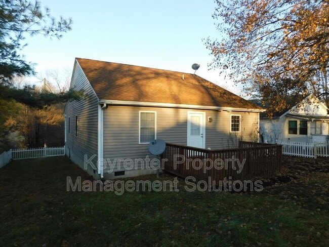 Building Photo - 1050 B St