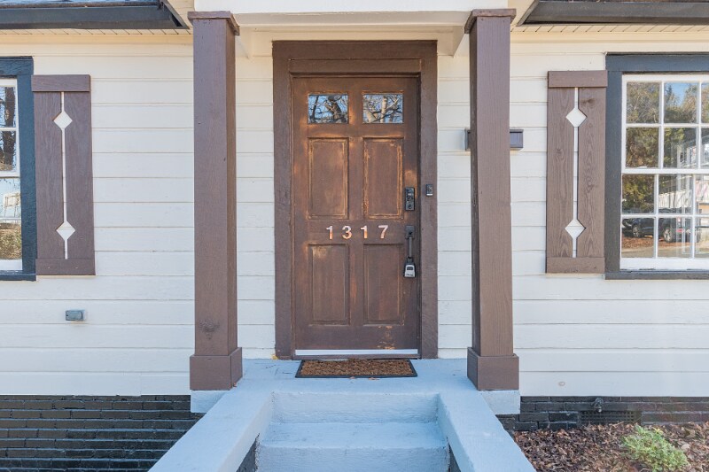 Building Photo - 1317 W 4th St