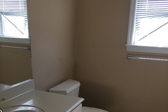 Building Photo - 42 Dunwood Rd