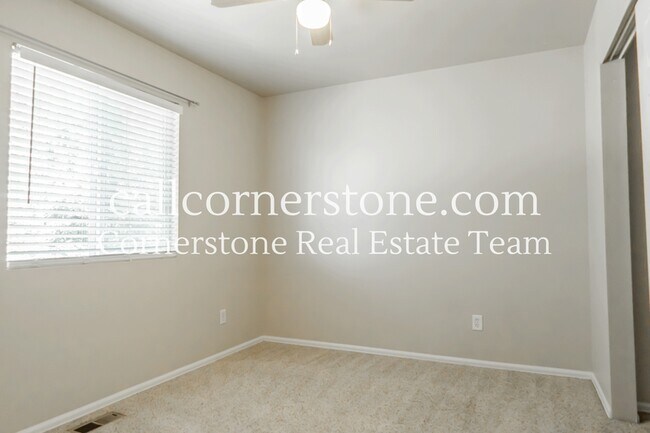 Building Photo - 424 Kitfield View