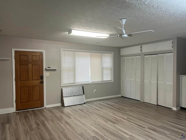 Building Photo - 409 Forest Lake Dr