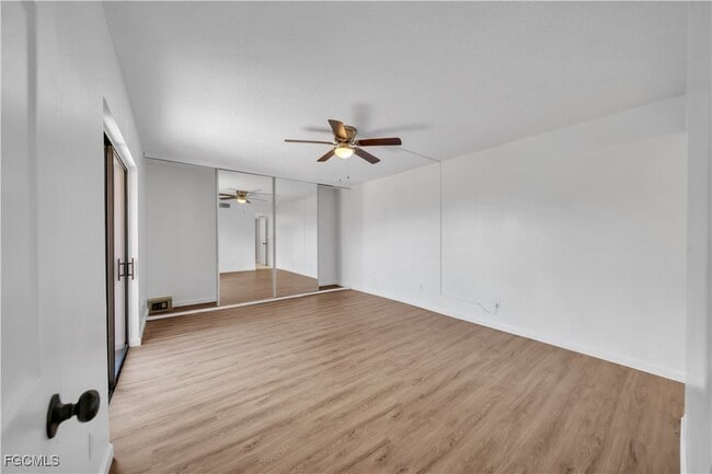 Building Photo - 1444 Park Shore Cir