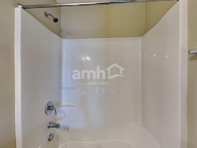 Building Photo - 34 Pamela Ln