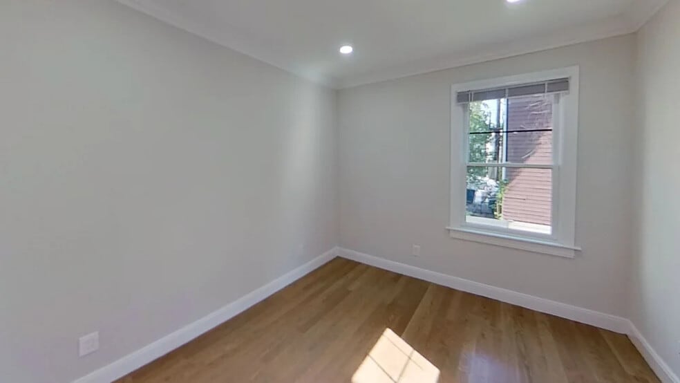 Building Photo - 12 Lopez Ave