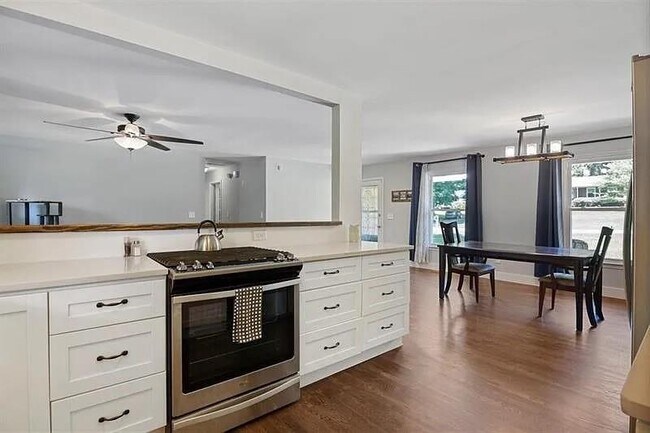 Building Photo - 2855 Old Carriage Dr SW