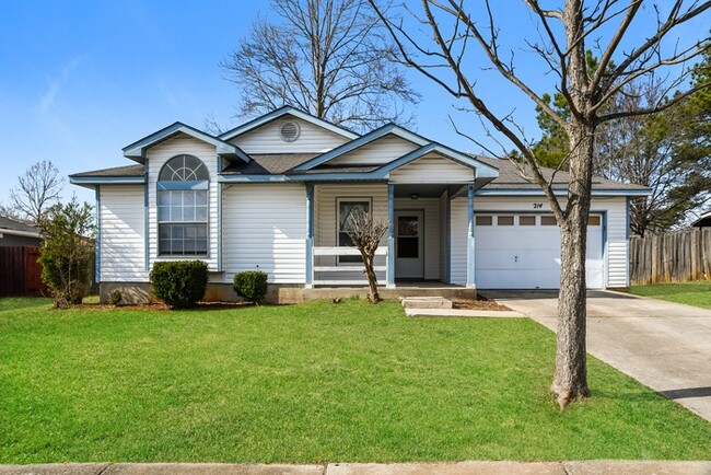 Primary Photo - Lovely 3 Bedroom Home in Madison