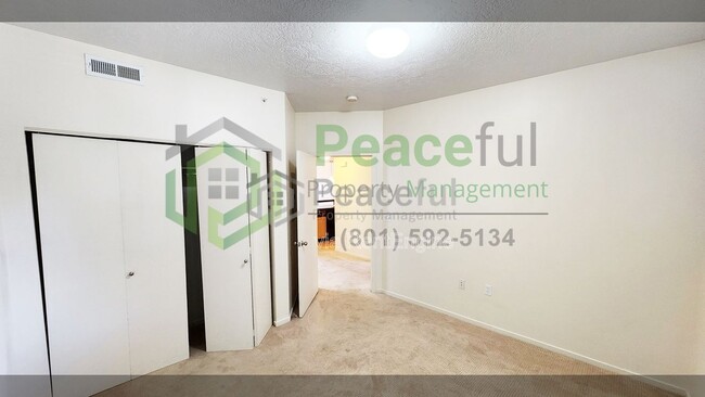 Building Photo - 4340 S Highland Dr