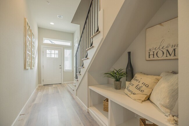 Building Photo - BRAND NEW LUXURY 3 BEDROOM 2.5 BATH TOWNHO...