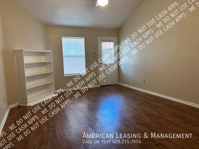 Building Photo - Spacious West-end condo available for lease!