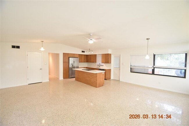 Building Photo - 528 Suwanee Cir