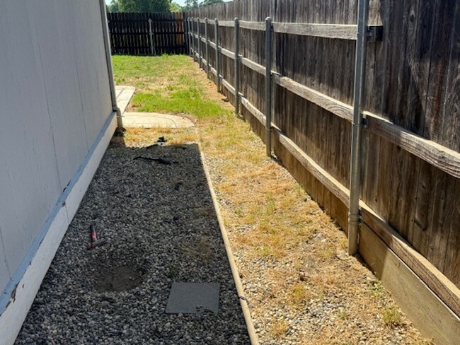 Building Photo - Updated 2 Bed / 1 Bath Duplex in Orangeval...