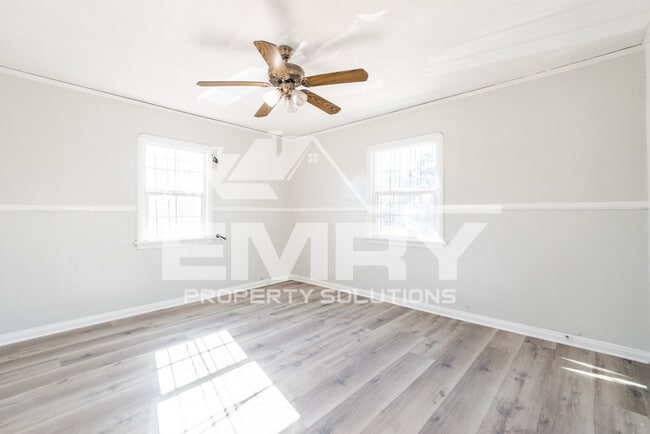 Building Photo - MOVE IN READY 2 BEDROOM 1 BATHROOM HOME IN LYNWOOD CA 90262