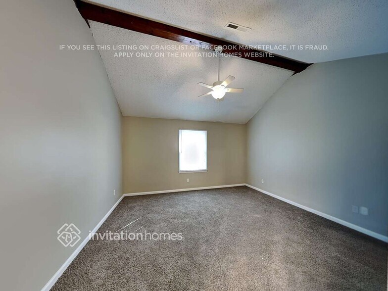 Building Photo - 635 Tryon Pl