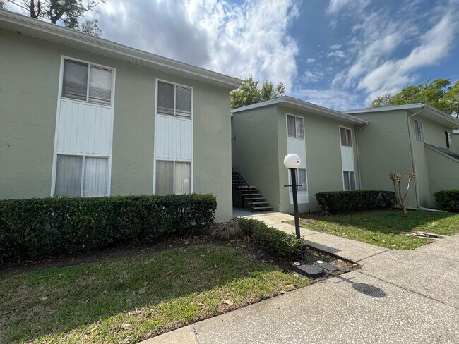 Building Photo - Charming 2-Bedroom Apartment Home in The Fairways – Silver Springs Shores