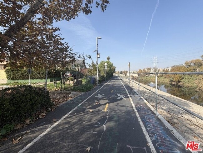 Building Photo - 2445 Harwood St