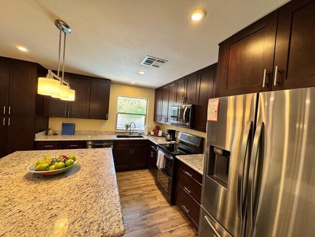 Building Photo - 8238 E Vista Dr