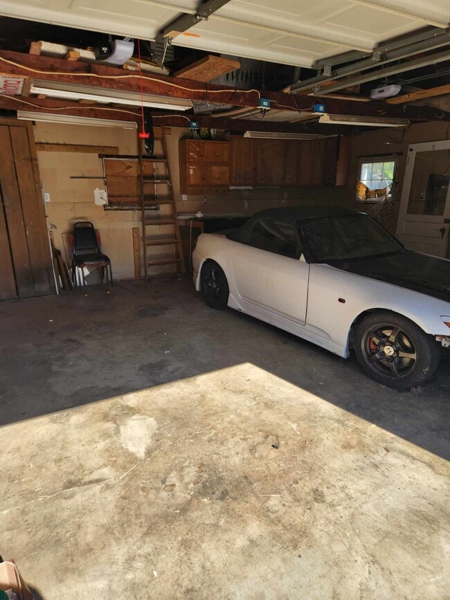 Building Photo - 168 Main St