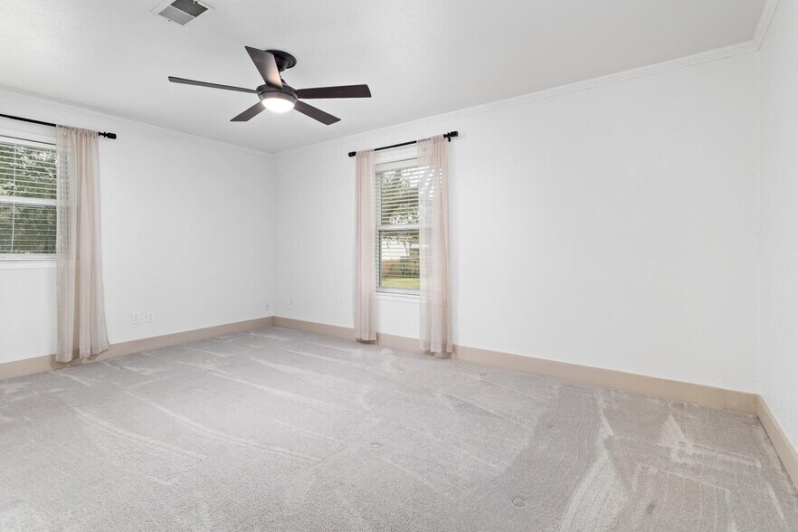 Upstairs Bedroom - 5885 Woodway Dr